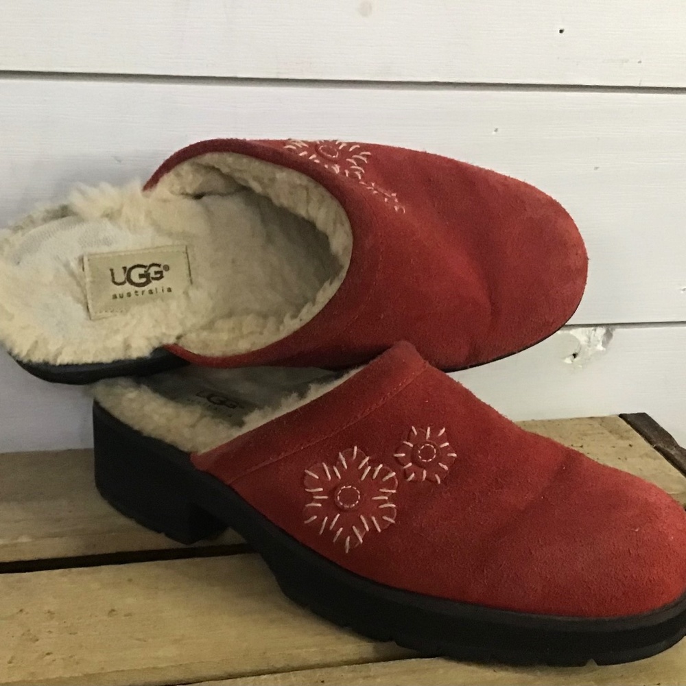 Women’s Size 9 UGG Australia Red Suade Slip On Shoes